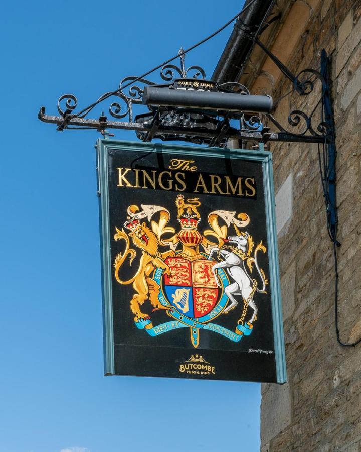 The Kings Arms Hotel Melksham Exterior photo